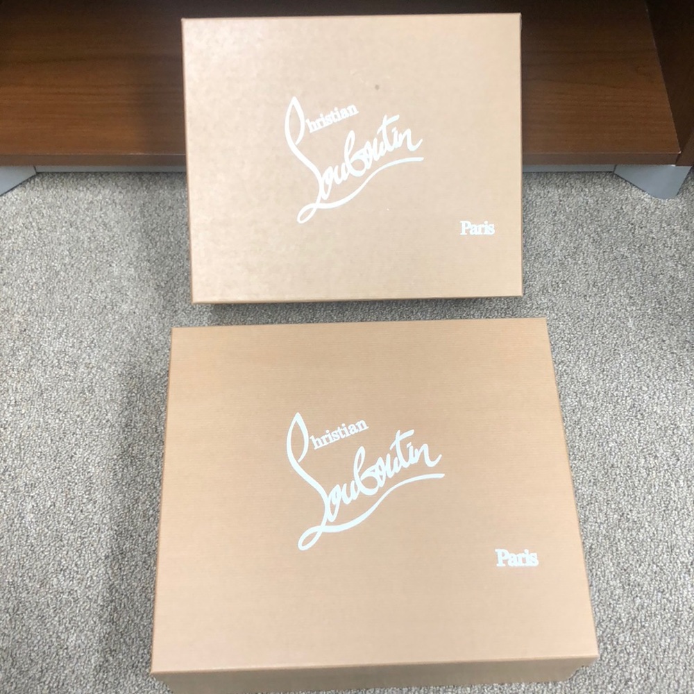 1️⃣Christian Louboutin LEFT‼️